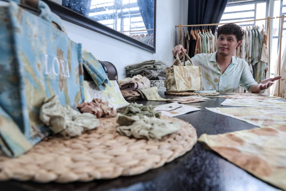 From backyard leaves to award‑winning designs: Johor entrepreneur turns nature’s colours into unique eco‑printed fabrics