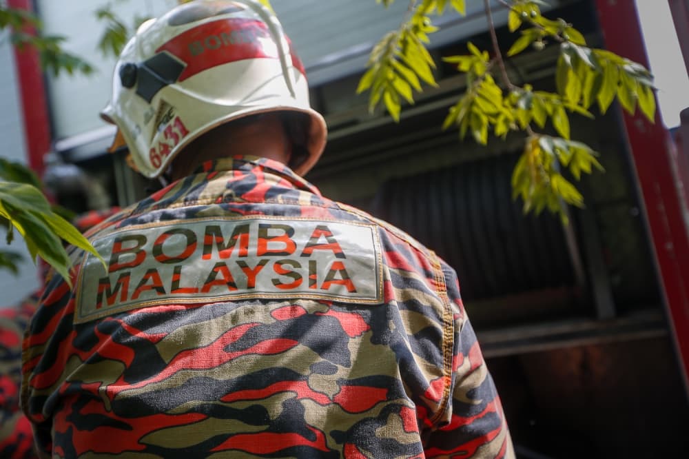 Rescuers race to reach Australian hiker after fall on Mount Santubong descent