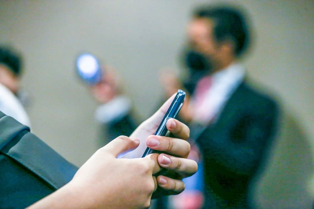 The flip phone comeback: Young Americans are logging off on purpose