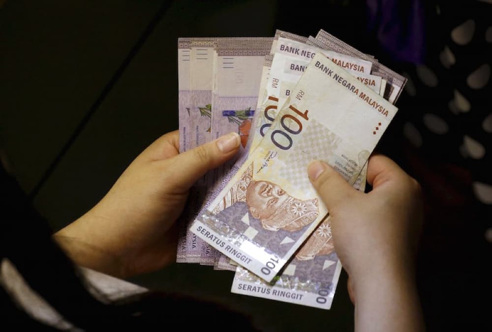 Ringgit holds ground against US dollar at close, edges up against euro and pound
