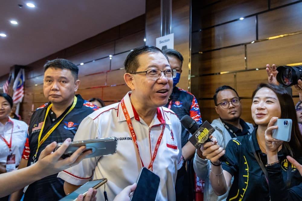 Guan Eng backs Selangor DAP rep over pig farming row, accuses PAS of ‘double standards’