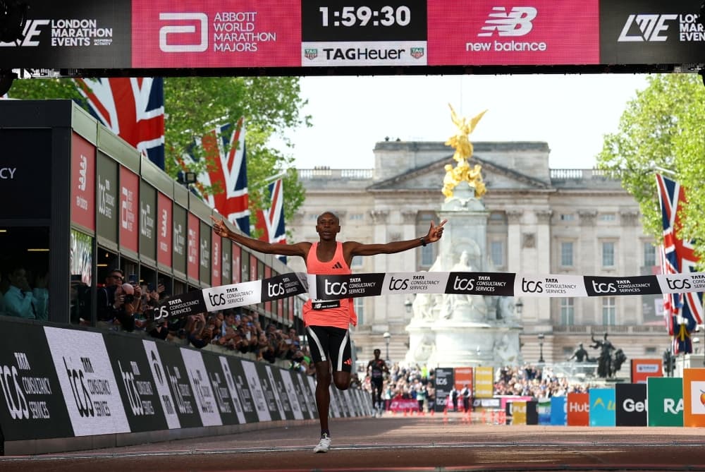 Kenya’s Sawe becomes first man to run marathon under two hours to win in London
