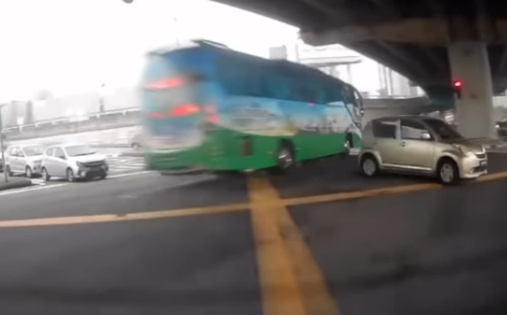 Police arrest bus driver for reckless driving after running red light, crashing into three cars on Jalan Klang Lama