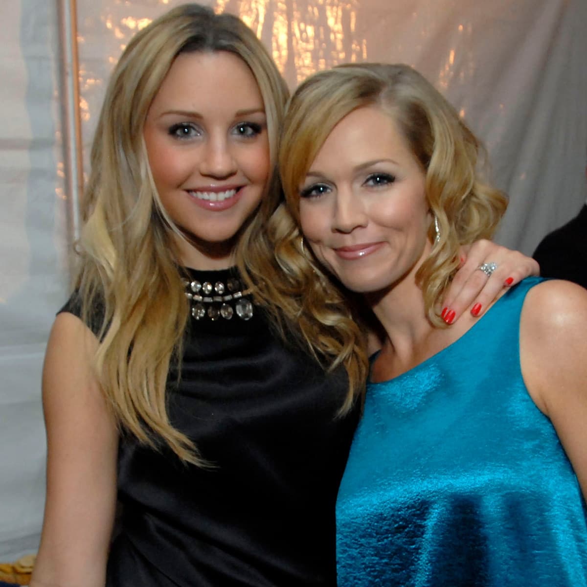 Jennie Garth Shares How Amanda Bynes Shaped Her Approach to Motherhood