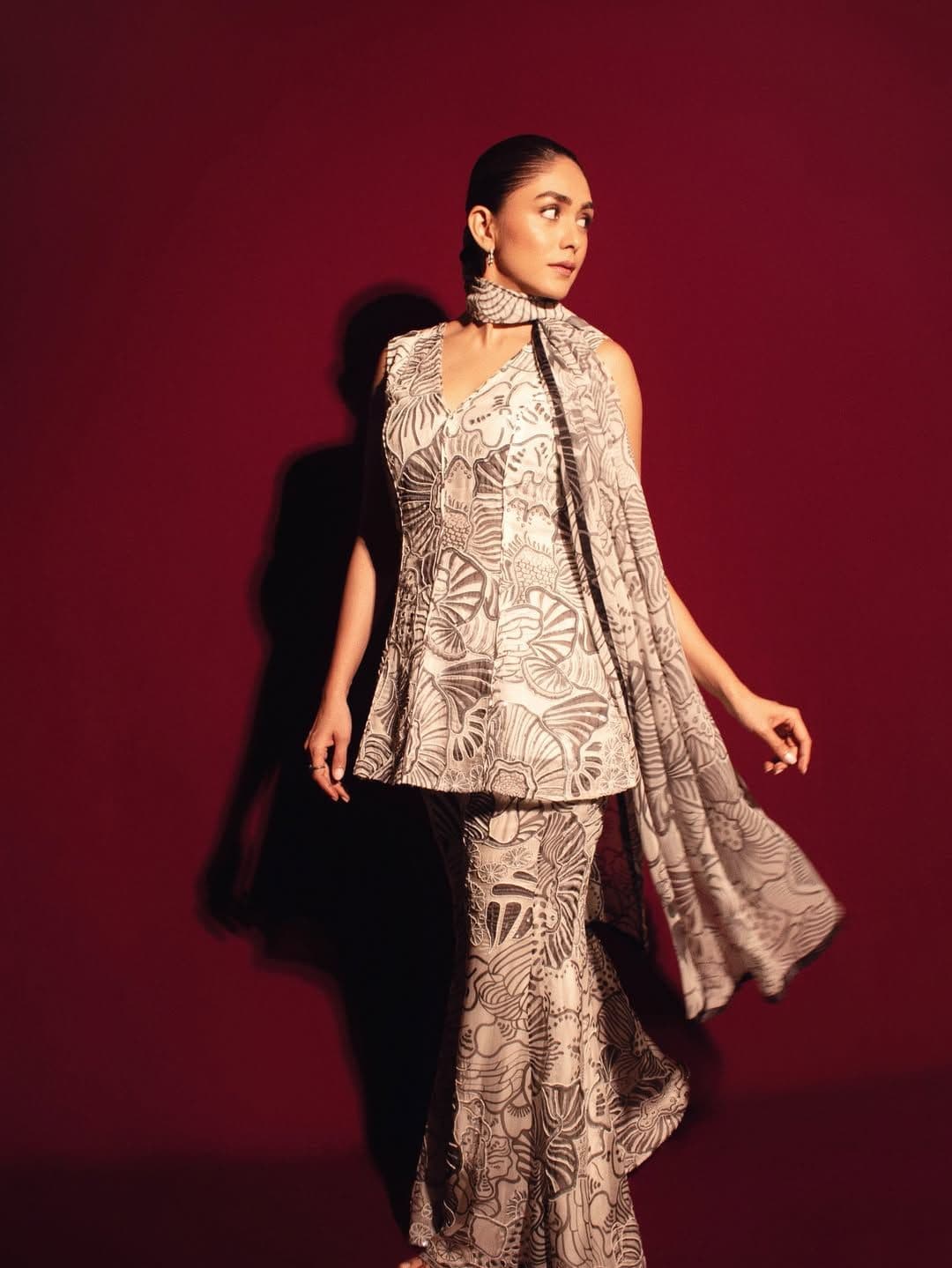 Mrunal Thakur’s monochromatic kurta set channels a noughties graphic mood