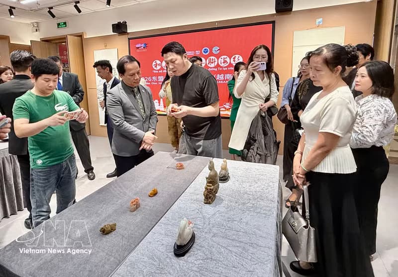 Chinese art show hits Hanoi, pushing ‘Silk Road’ friendship