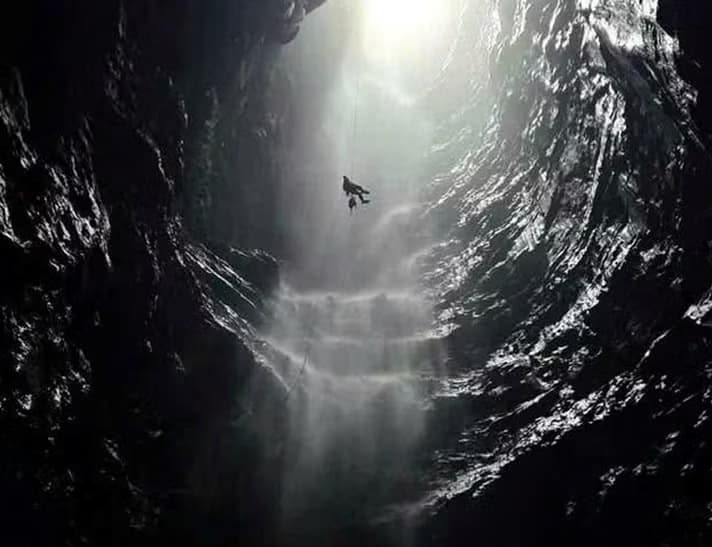 Rare 350-metre waterfall discovered inside new cave in Phong Nha – Ke Bang