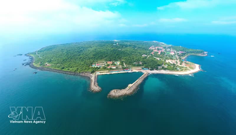 Con Co – ‘green gem’ awakening in the open sea