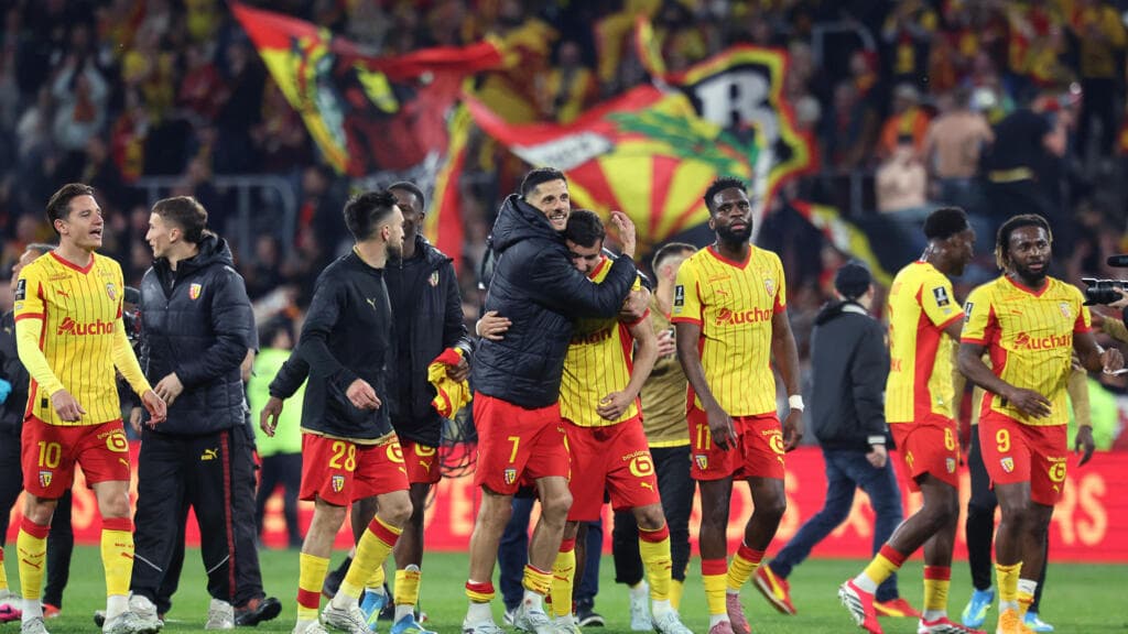 Lens keep Ligue 1 title hopes alive with comeback win over Toulouse