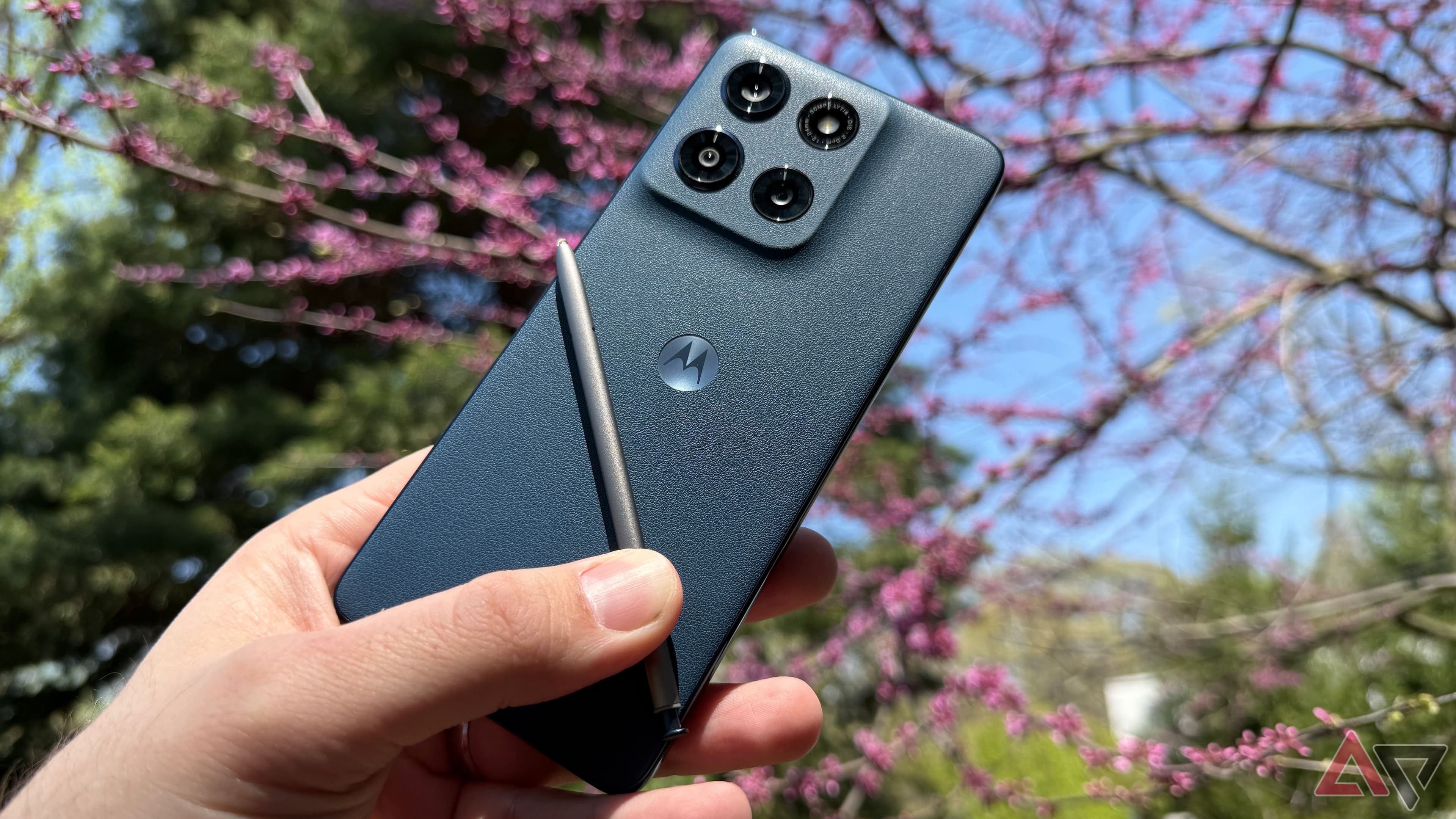 Motorola is doing what Samsung won't, and it's starting to pay off