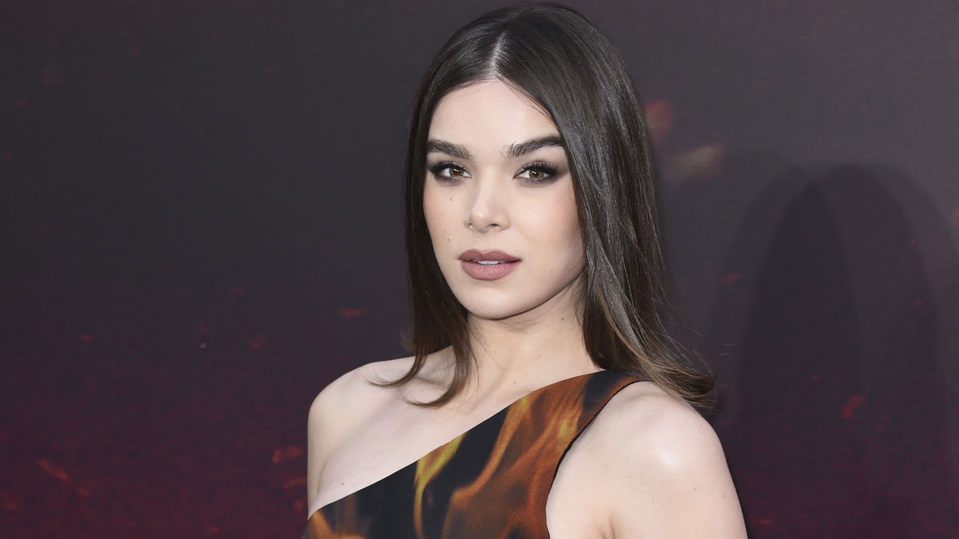 Hailee Steinfeld’s $690M Sci-Fi Hit Officially Releases On HBO Max This Week With Perfect Timing