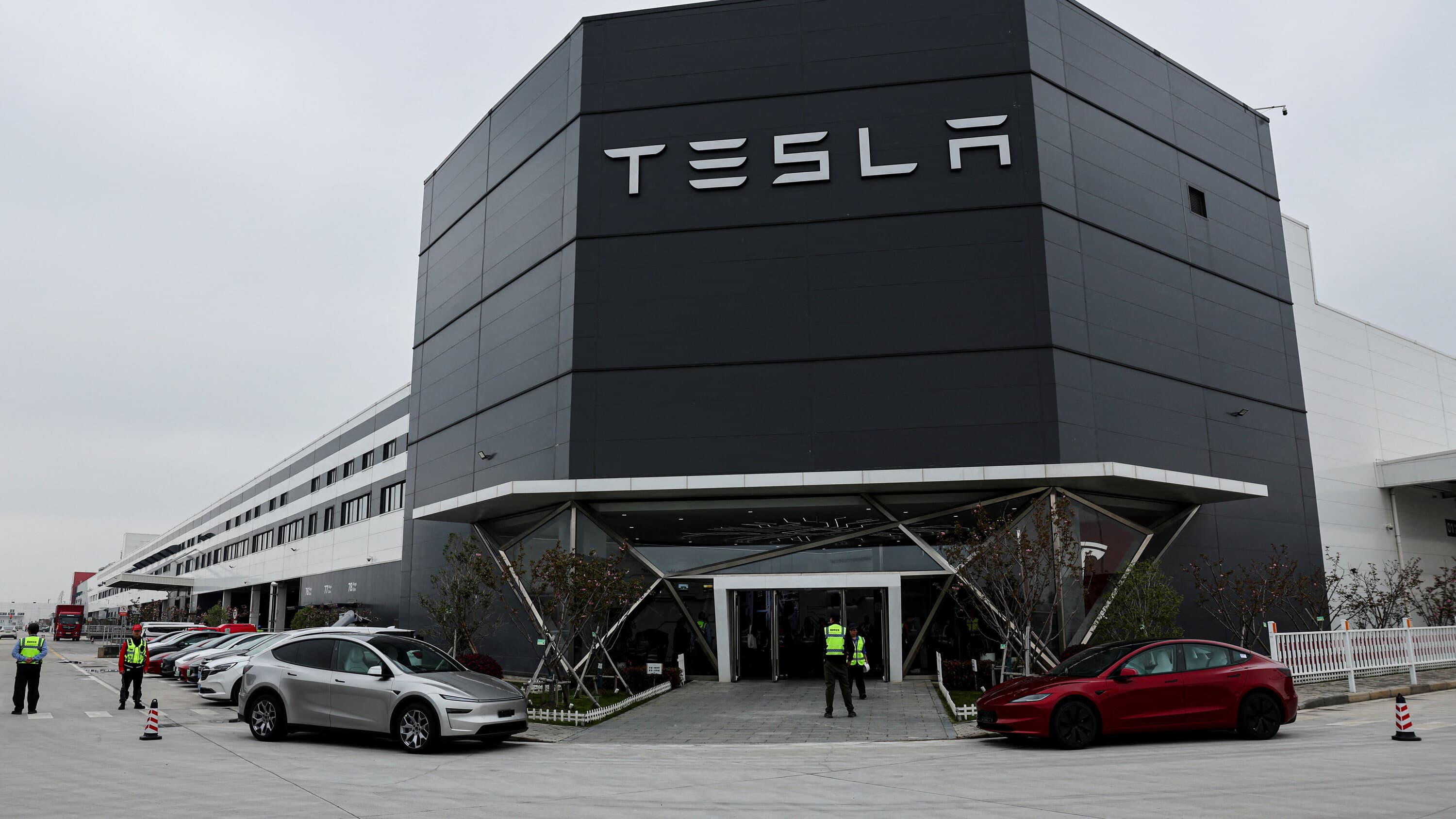 Investors Fret Over Tesla’s $25 Billion A.I. Bet