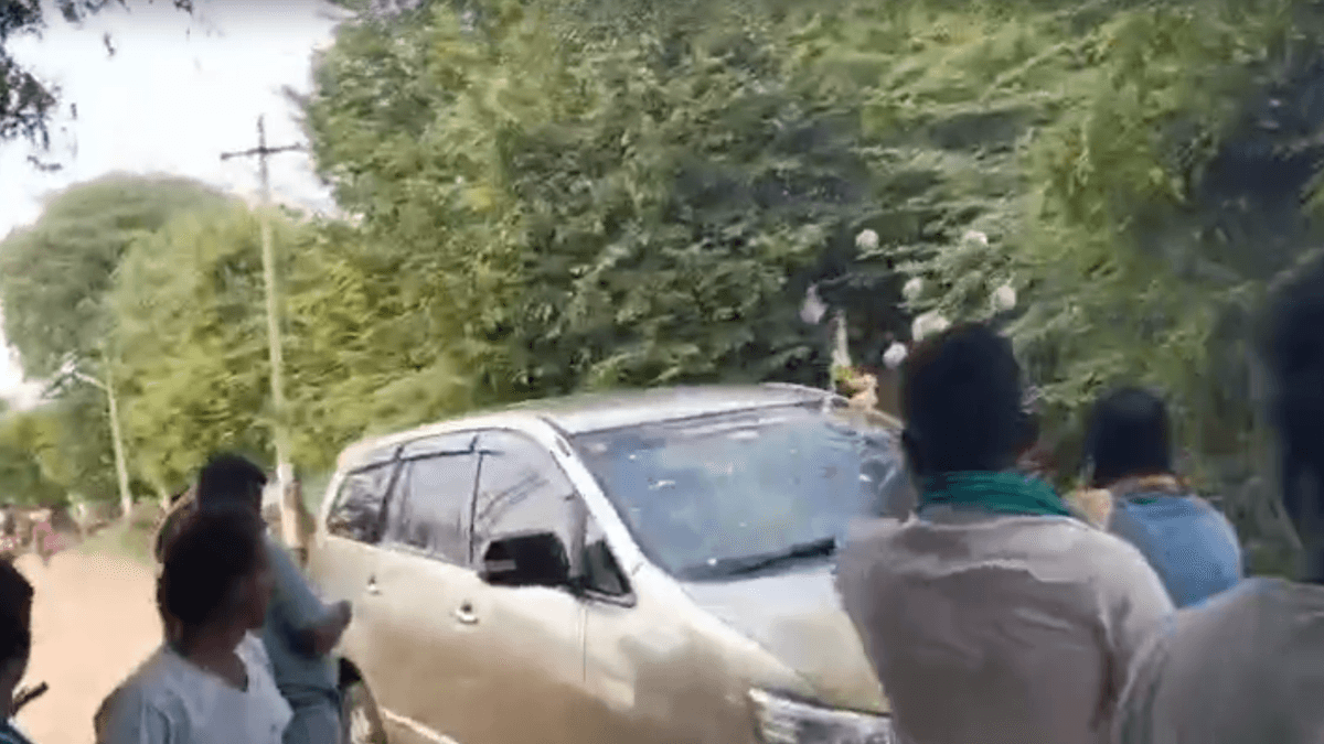 AIADMK workers throw eggs at partymen’s car for canvassing votes for BJP candidate