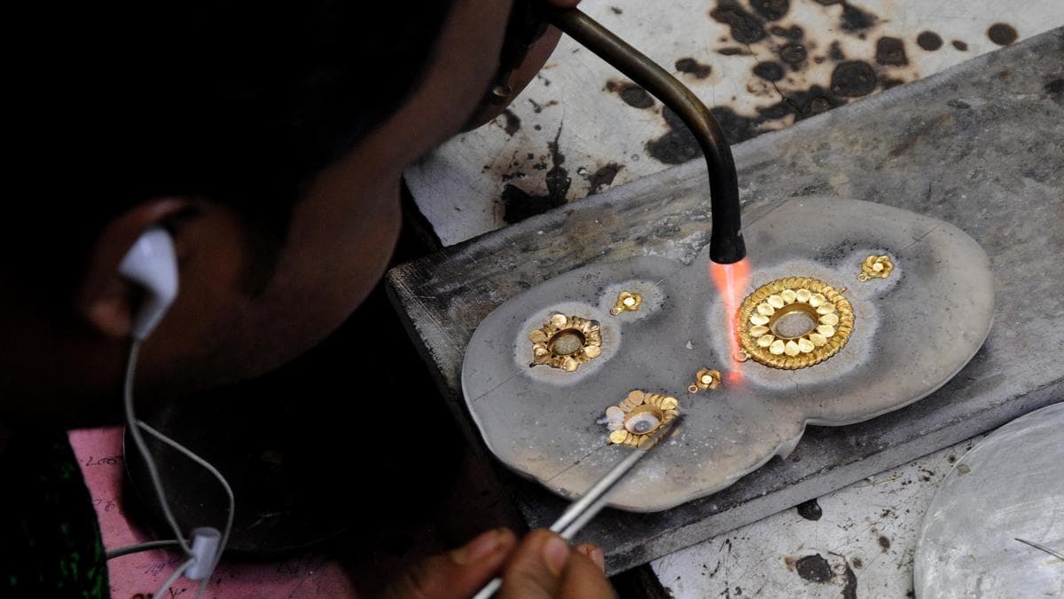 Gang robs jeweller of gold worth ₹1.49 crore in Tiruchi, destroys CCTV cameras