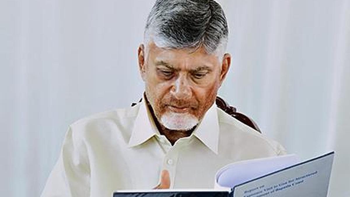 Panic buying shuts 421 petrol bunks in Andhra Pradesh; CM Naidu orders review