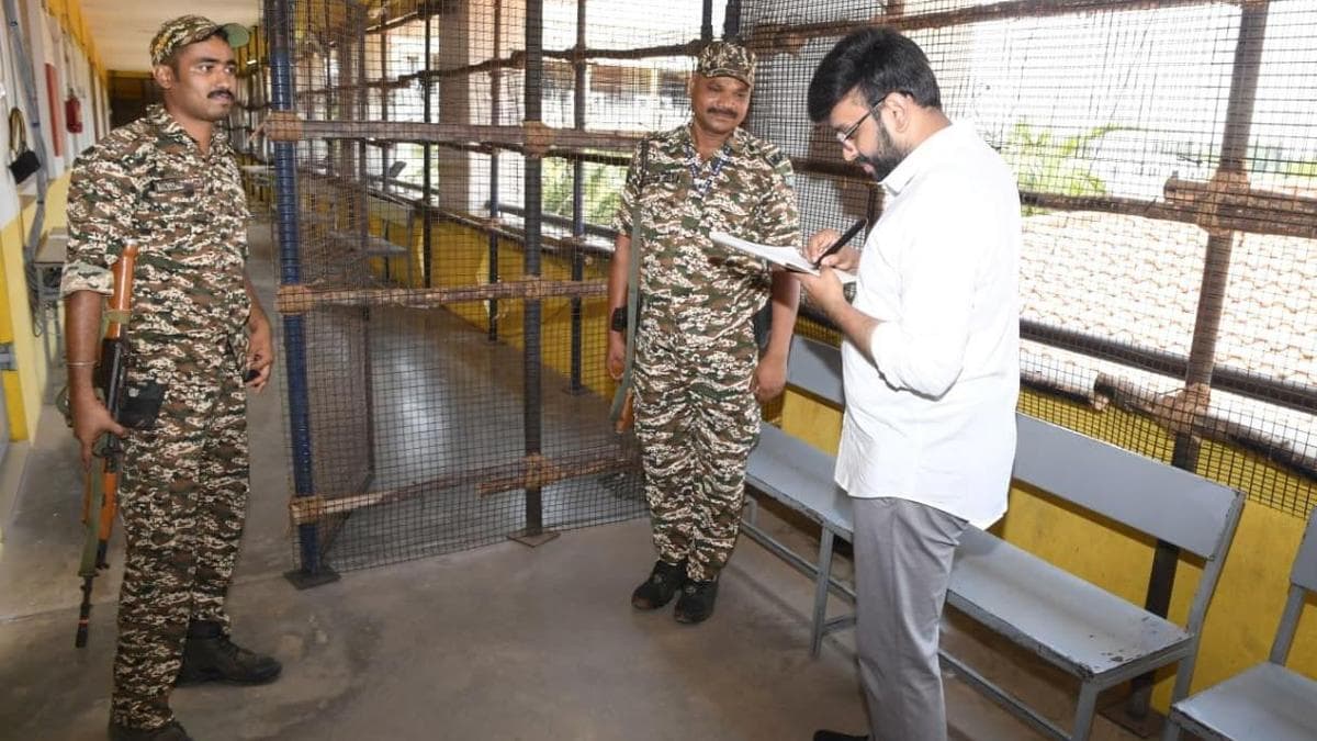 Mobile phones not allowed inside counting centres: Salem Collector