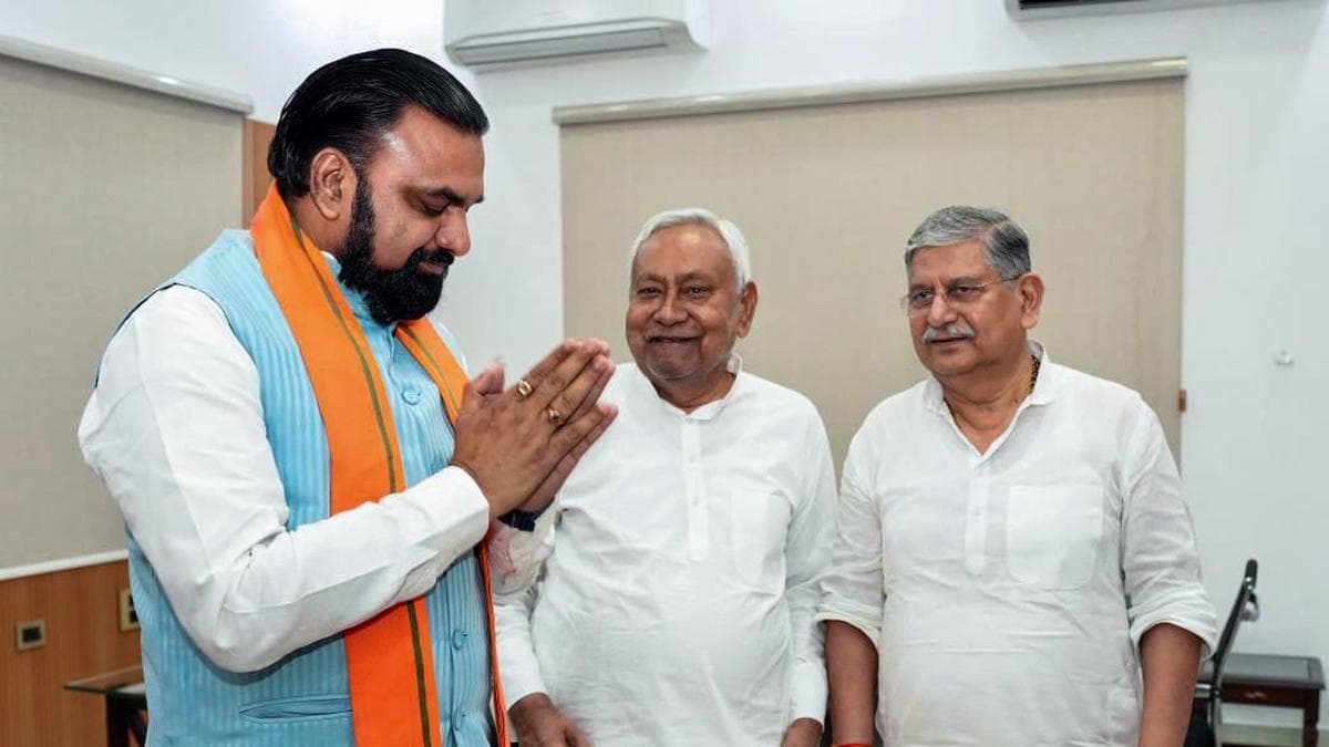 Bihar CM Samrat Choudhary continues courtesy visits to Nitish Kumar’s residence