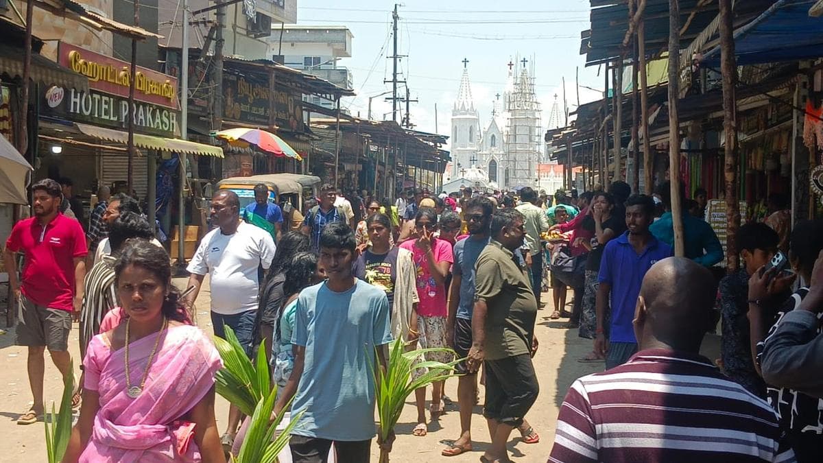 Summer holidays, weekend trigger heavy tourist rush in Velankanni