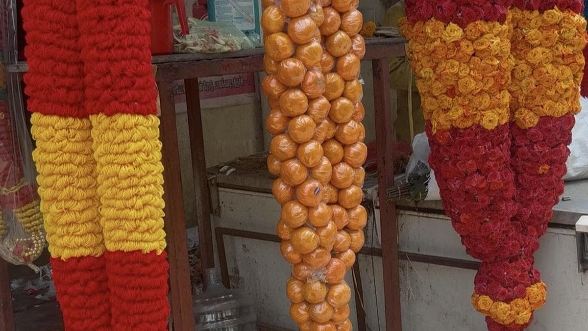 Election season boosts business for garland makers in Tiruchi
