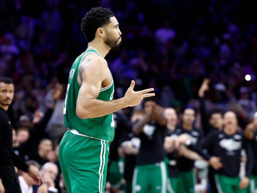 Jayson Tatum takes over fourth quarter, slams door shut on 76ers in Game 3