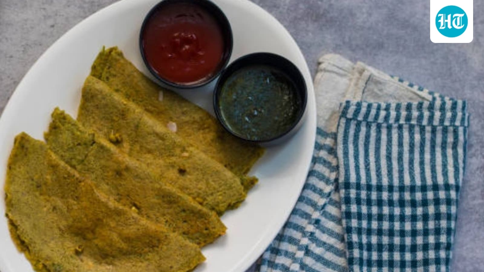 Quick Moonglet Recipe: High-Protein Moong Dal Omelette With Fresh Vegetables and Spices