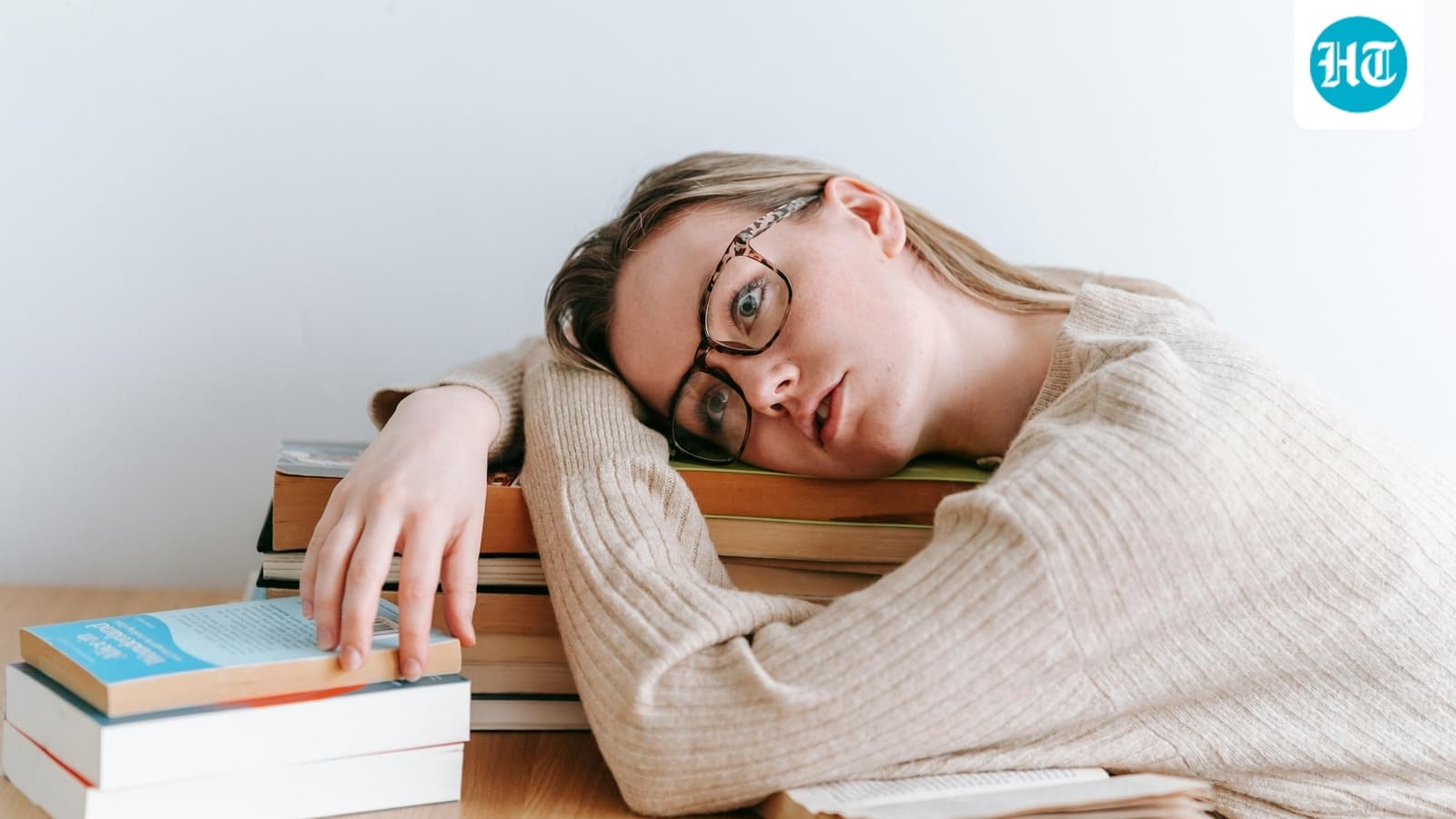 Nutritionist reveals the first sign of hormonal imbalance most women overlook: From irregular sleep to morning fatigue