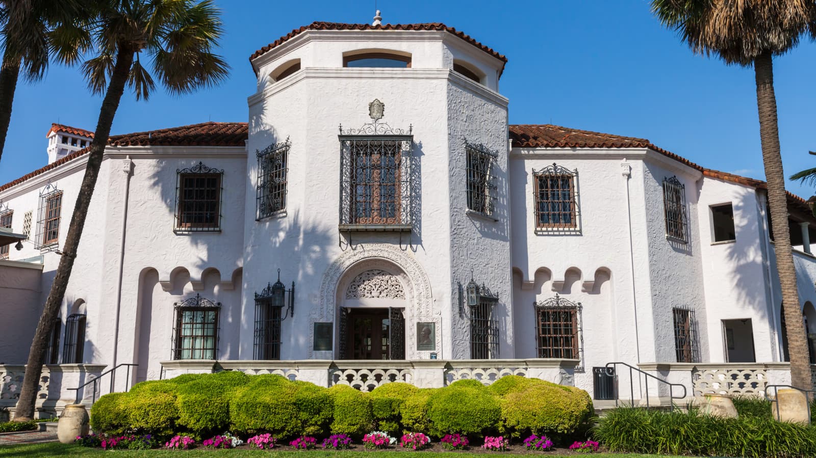 Texas' First Modern Art Museum Is In A Gorgeous San Antonio Colonial Mansion