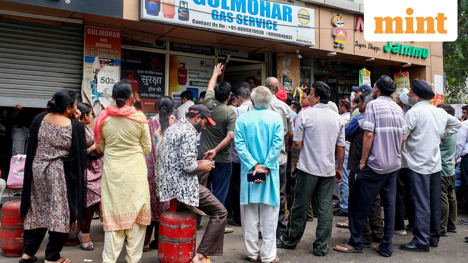 LPG cylinder price on 19 April: Domestic and commercial gas rates in Delhi, Bengaluru, Mumbai, Kolkata today