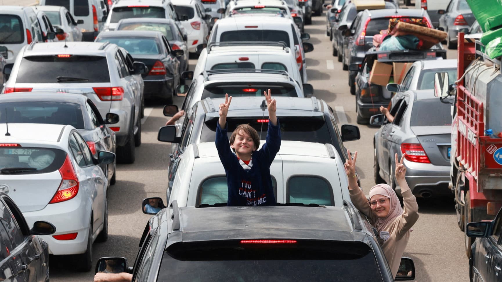 Tens of thousands return to south Lebanon after ceasefire, defying Israeli warnings