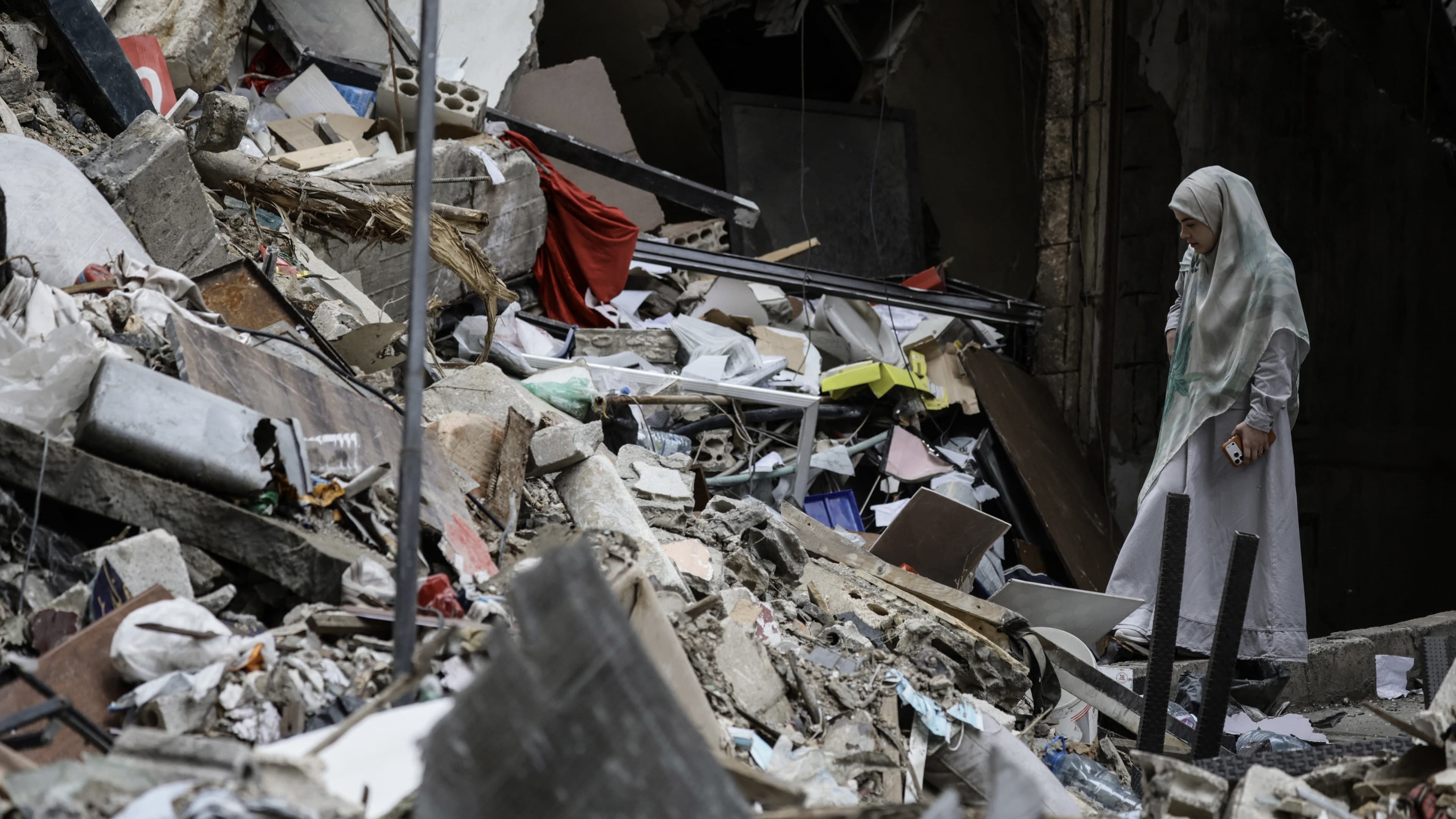 Israel destroys 428 housing units in southern Lebanon despite ceasefire