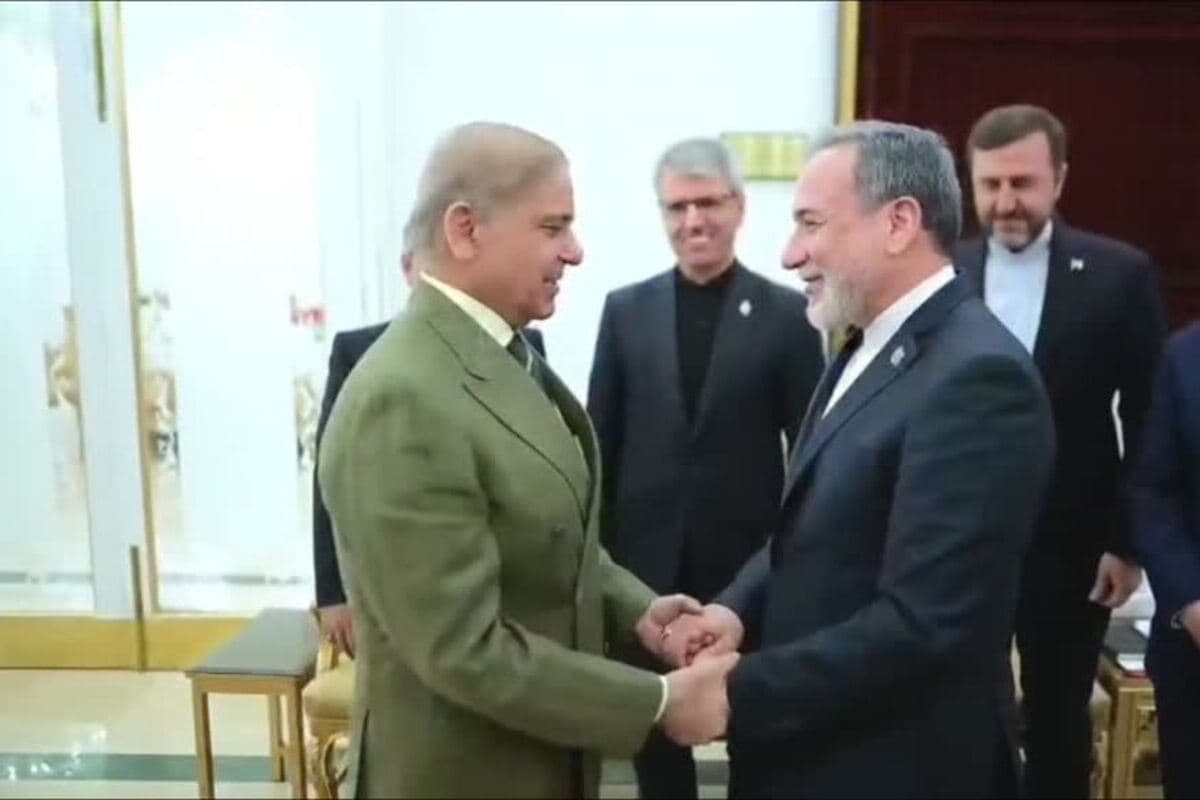 Iranian foreign minister meets Pakistan’s premier amid hopes for US talks